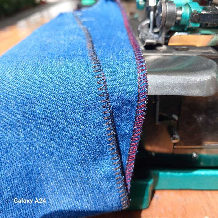 Трёхниточный оверлок GN1-2(Китай). Год гарантии/Металл/Комплект.