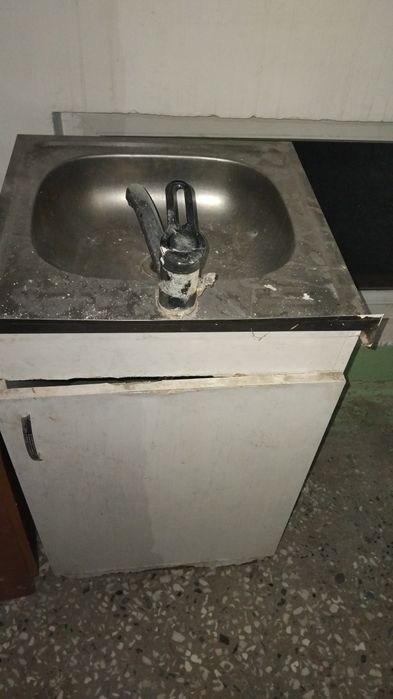 Продается раквина с тумбочкай