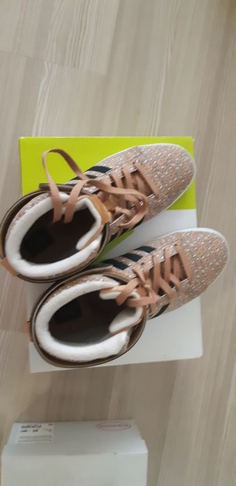 Кецове adidas ..
