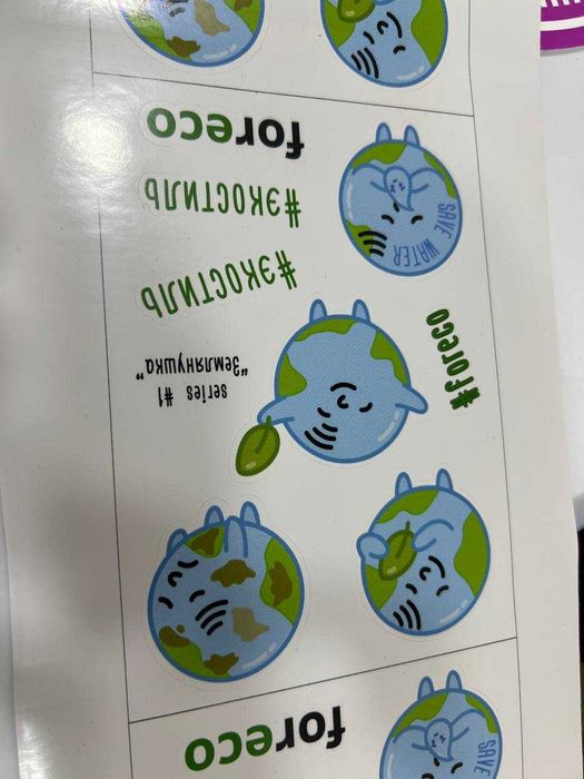Изготовление наклеек и стикеров, широкофрматная печать, резка.