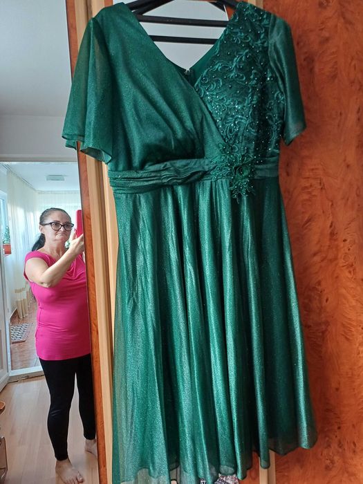 Rochii de seara aproape noi , purtate o singura dată