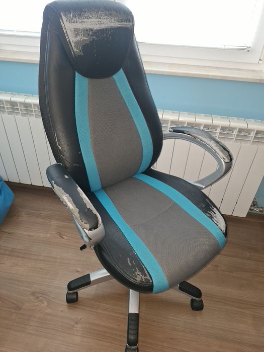 Продавам Офис стол