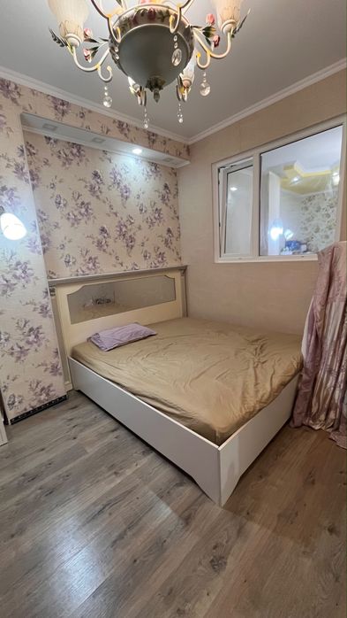 Кровать , комод
