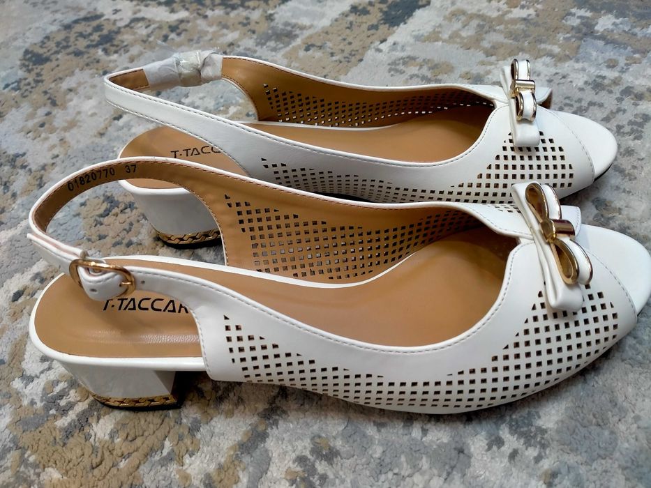 Продам босоножки