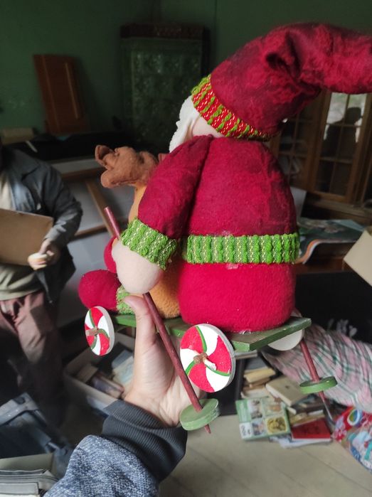 Vand jucarie de lemn Mos Craciun vechi plus inca o jucarie mos Craciun