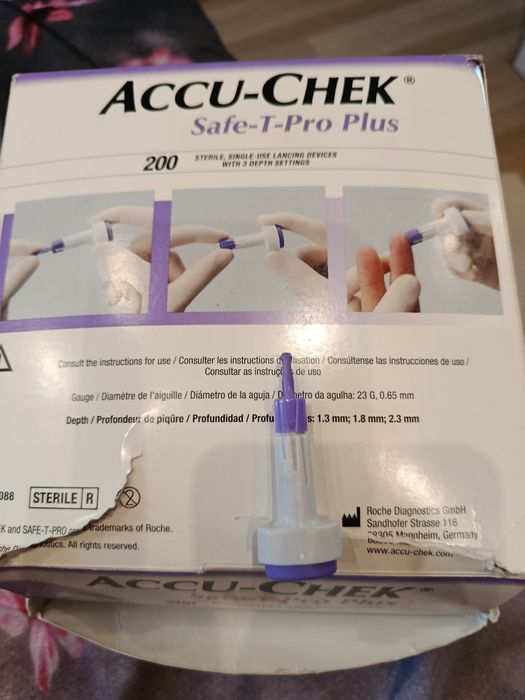 Акку-чек для забора крови.