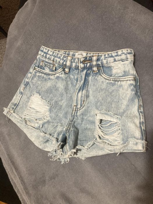 Три чифта късо дънкови панталонки