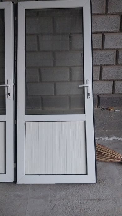 Продаются пластиковые двери