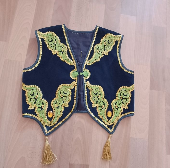 Продам детский казах.костюм