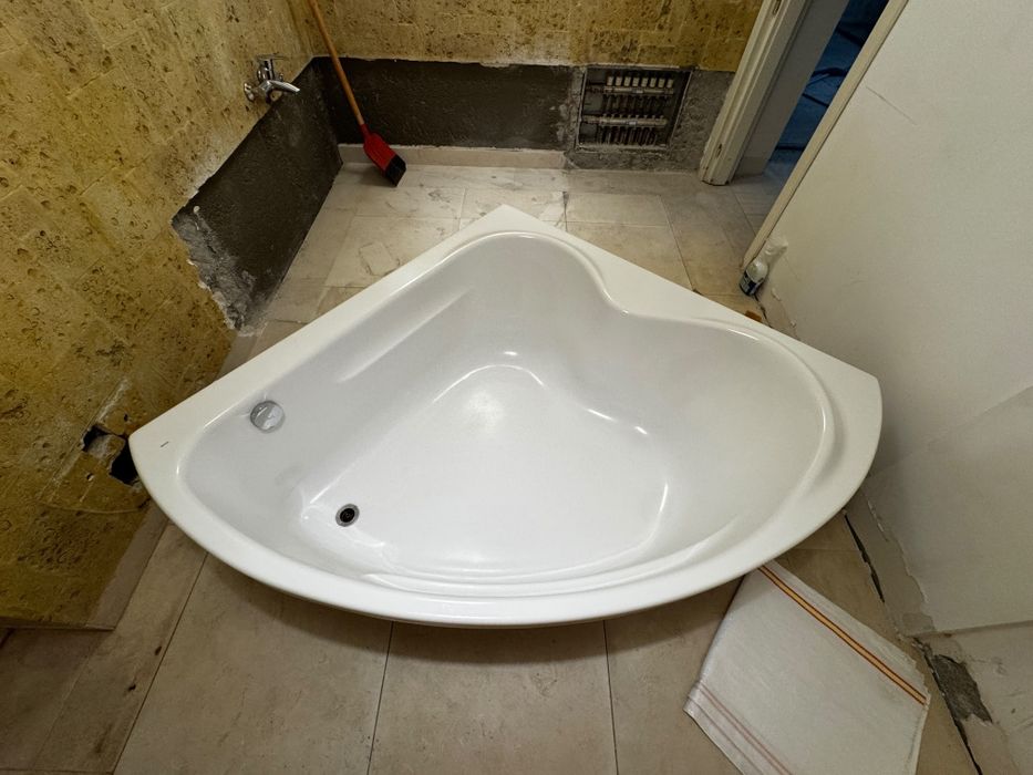 Cadă baie de colț GALA 140×140 cm – acril, stare foarte bună
