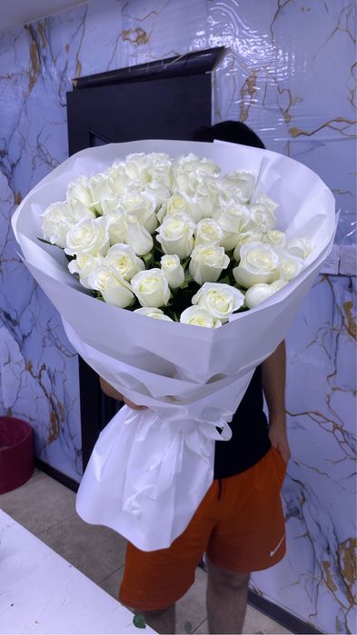 51 белые розы………..