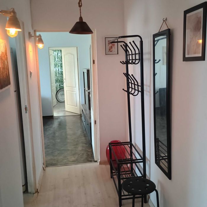 inchiriez apartament 3 camere langa Iulius mol