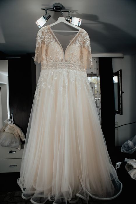 Vând rochie mireasă 1650 lei negociabil