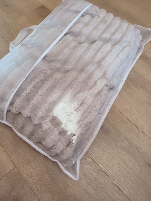 Уютный плед в нежном цвете 180*200