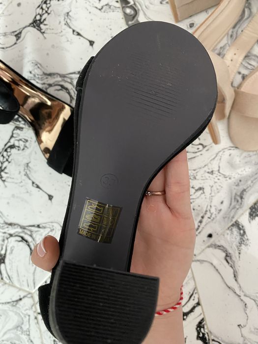 Сандали на ток