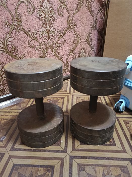 Гантел сотилади 2та дона хар биттаси 42 дан обший 84кг нержавейка.