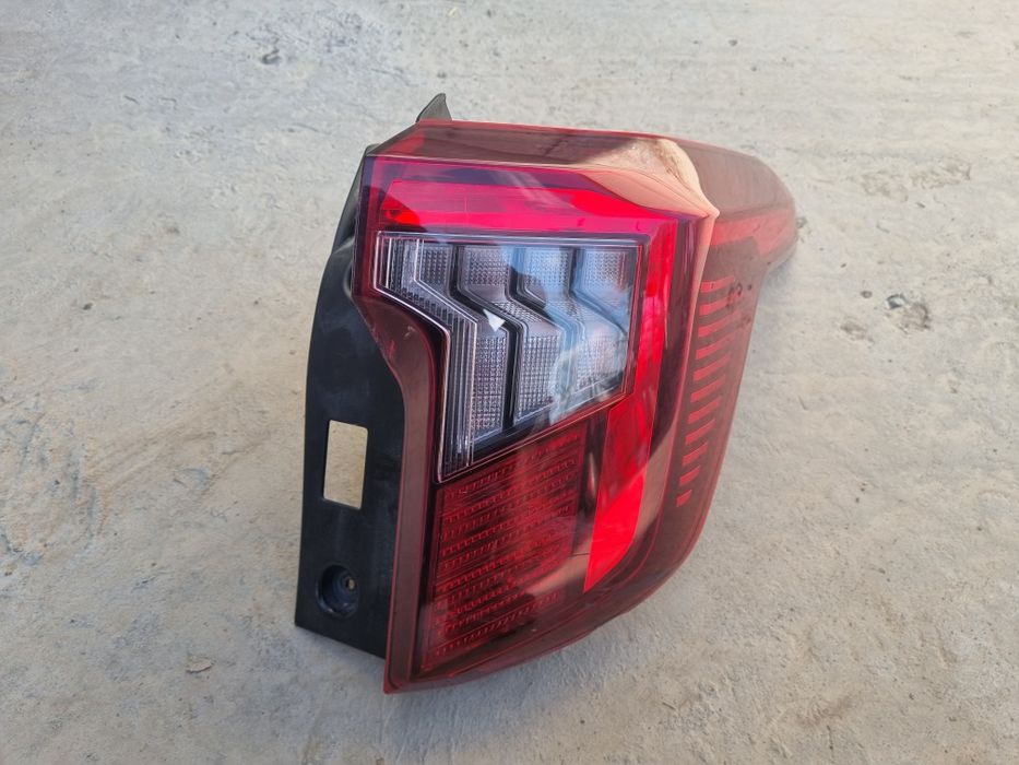 Kia Seltos oʻng tomon orqa fara kia seltos fara