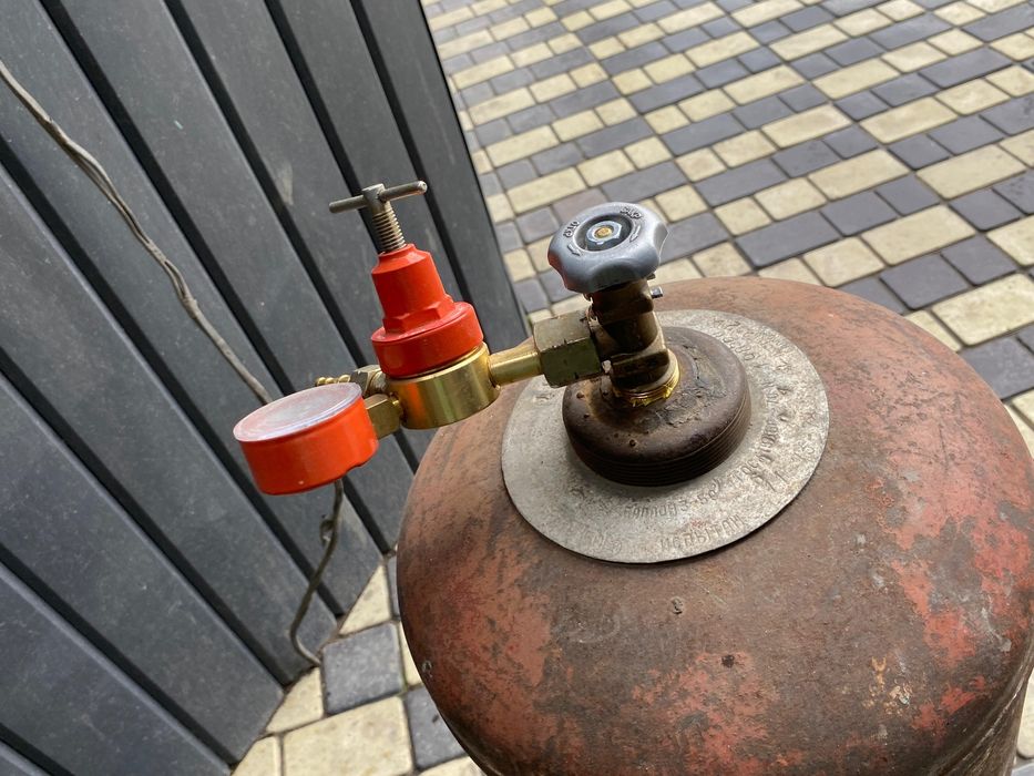 Газовый балон с редуктором