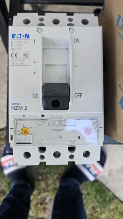 Vând 2 buc USOL EATON NZM 2