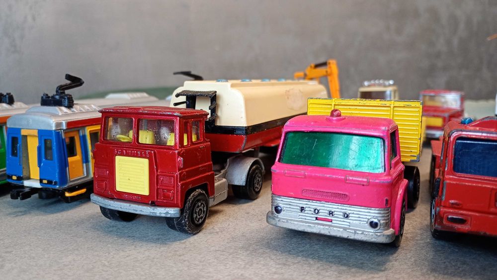 machete utilaje camioane