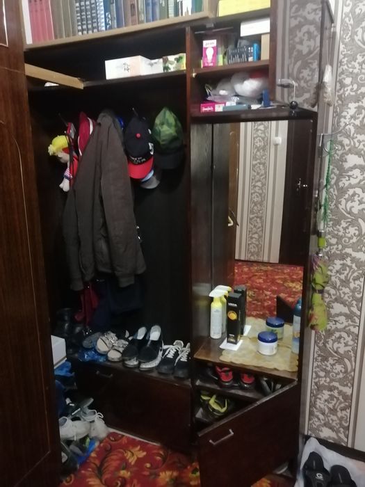 Мебель прихожка с зеркалом и трюмо зеркалом 200.000