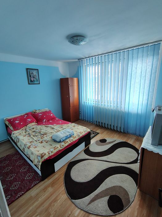 Inchiriez apartament decomandat
