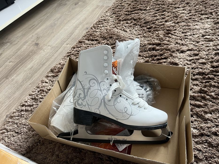 Коньки фигурные 34р