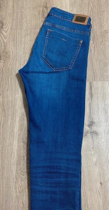 Blugi conici Zara marimea 36