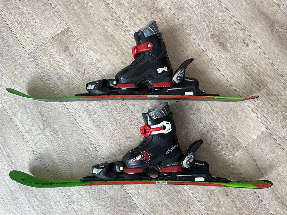 Детские лыжи и ботинки