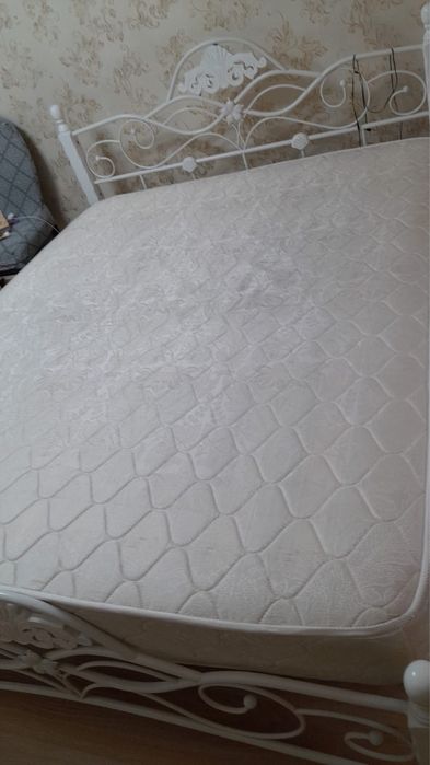 Кровать с матрасом 160*200