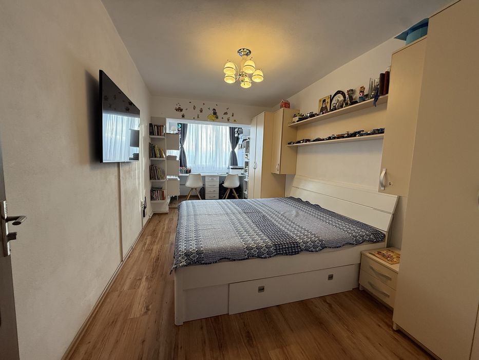Vand apartament 3 camere