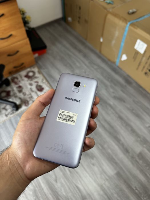 Vand samsung j6 aproape nou