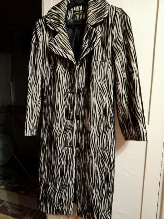 Продам пальто демисизонное