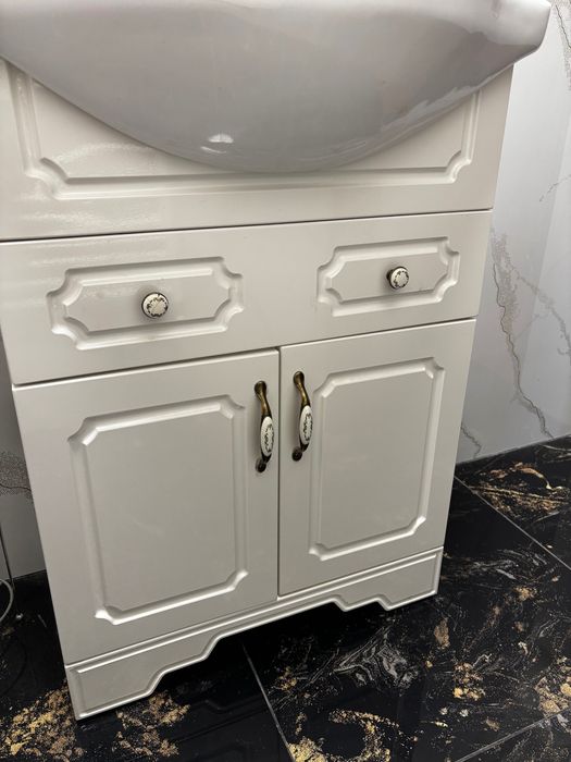 Vând vas wc dulap și oglindă baie