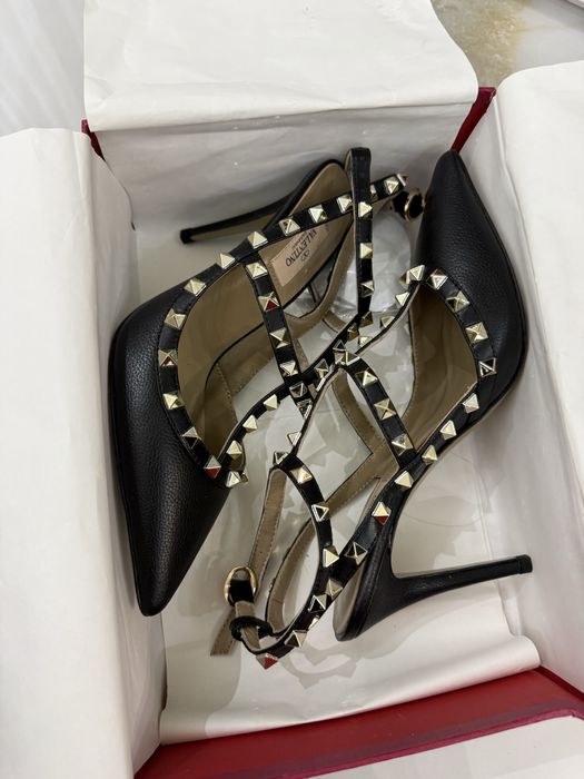 Нови обувки Valentino Garavani