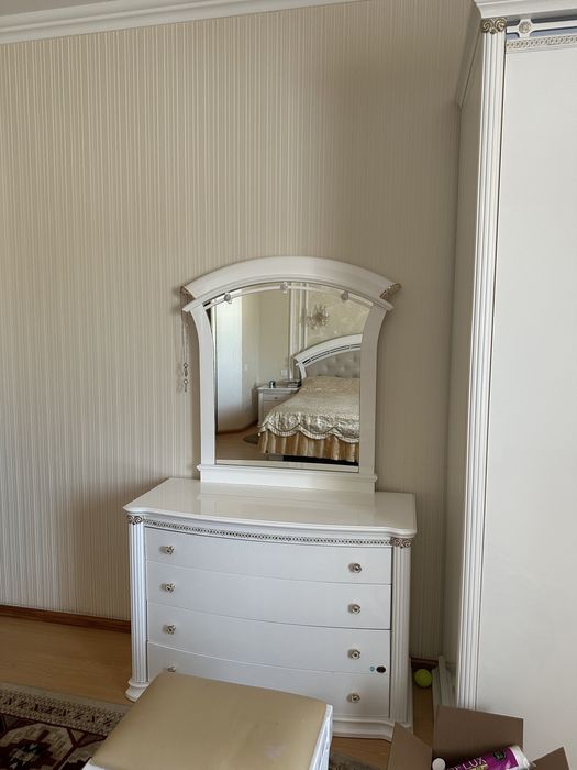 Спальный Гарнитур Молочного цвета