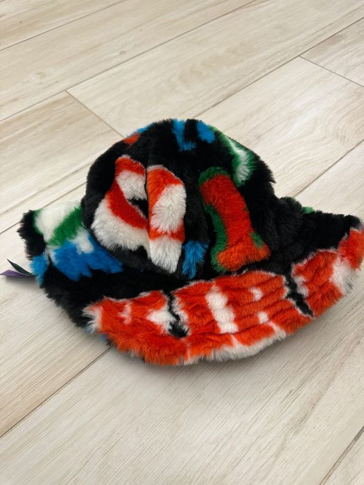 Set KIRIN palarie si borseta bin blana pufoasa