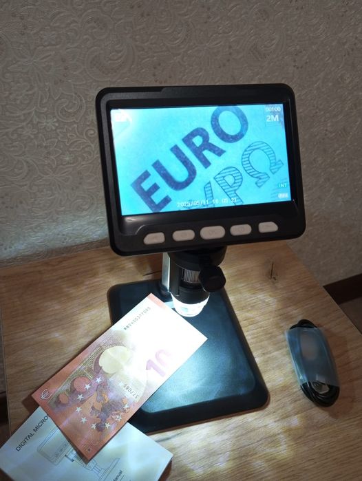 Цифровой микроскоп  QIMIC 10.92cm LCD дисплеем