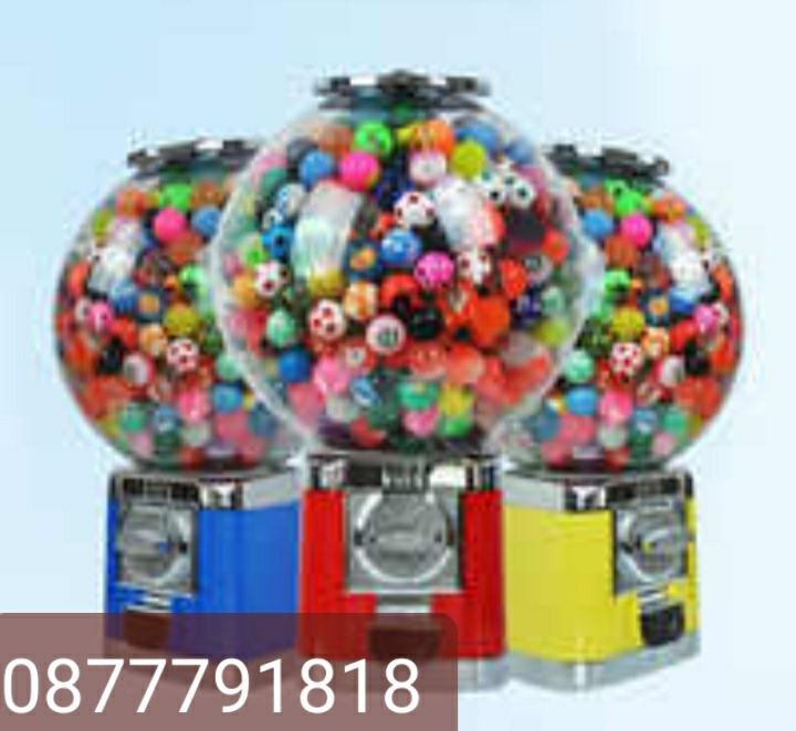 Вендинг машина за топчета и капсули работи с 1 евро  или 50 евро цента