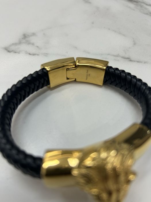 Гривна с лъвска глава