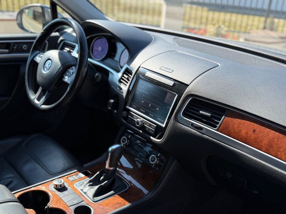 Vw Touareg 2014 - piele/ Led/camere 360 - anvelope noi Michelin