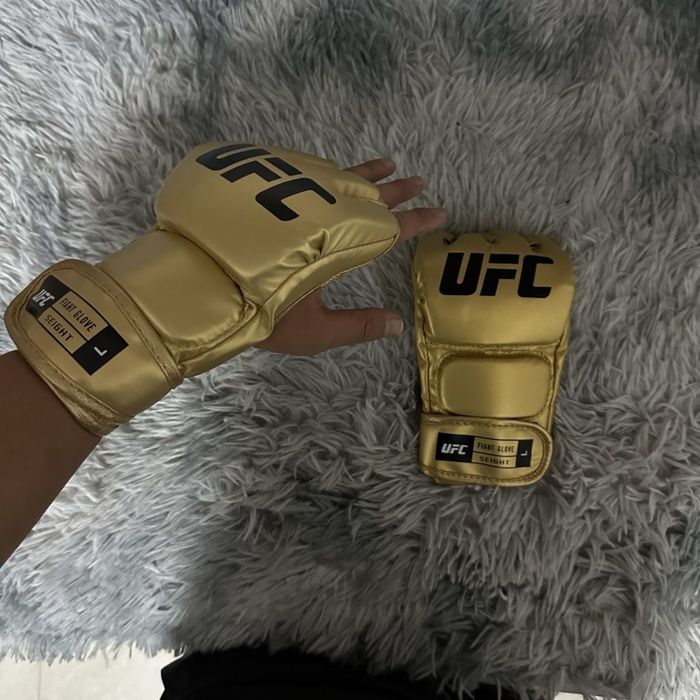 Золотые чемпионские перчатки UFC