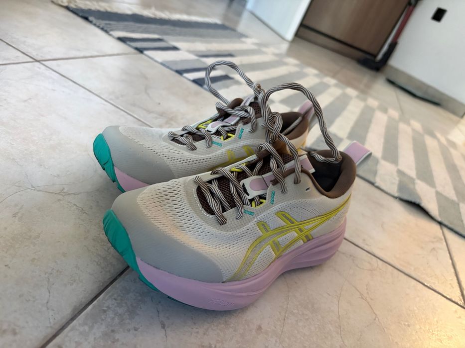 Маратонки, ASICS