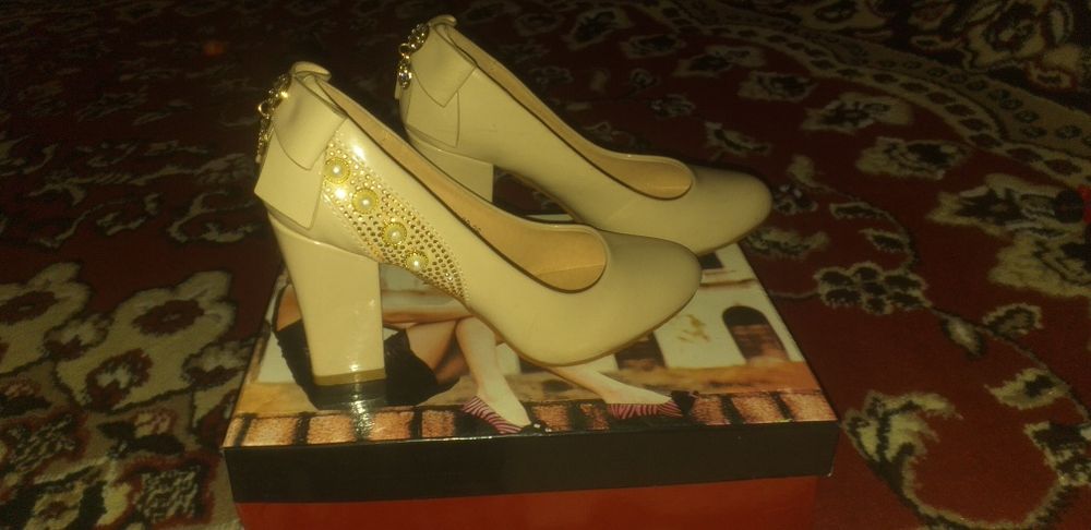 Vanessa tufli va basanochka 36 razmerli