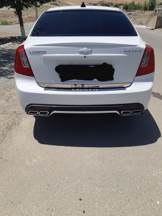 Ласетти 1.8 сотилади