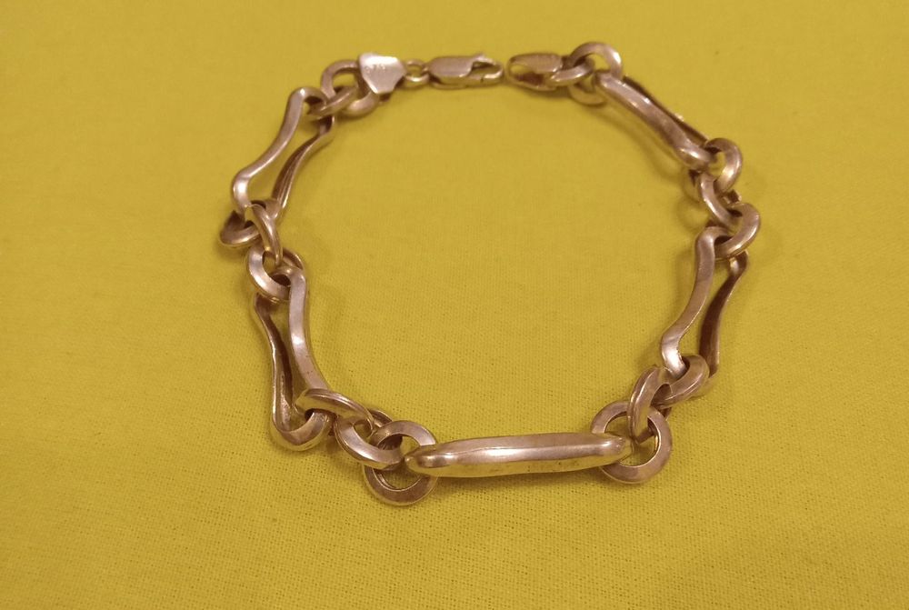 Продавам дамски гривни