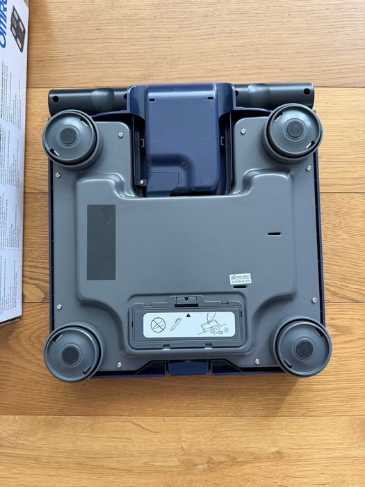 Cantar compozitie corporala Omron HBF-511B-E, 150kg, 4 utilizatori, 6 functii, Bleumarine NOU