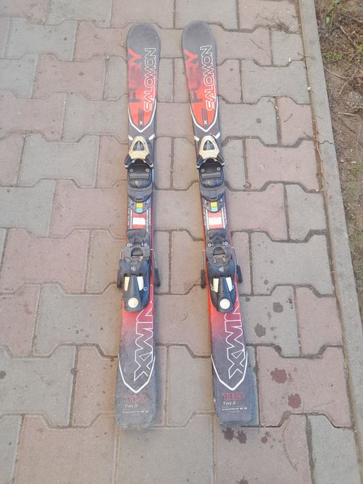 Vând schi cu clapare pentru copii