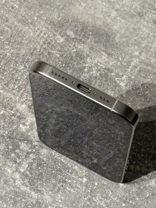 iPhone 15 Pro Meverlocked