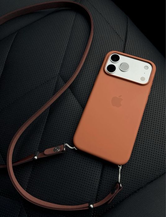 Промо пакет: Връзка Crossbody Strap + Силиконов калъф с лого за iPhone 12/13/14/15/16/17 Plus, Air, Pro и Pro Max